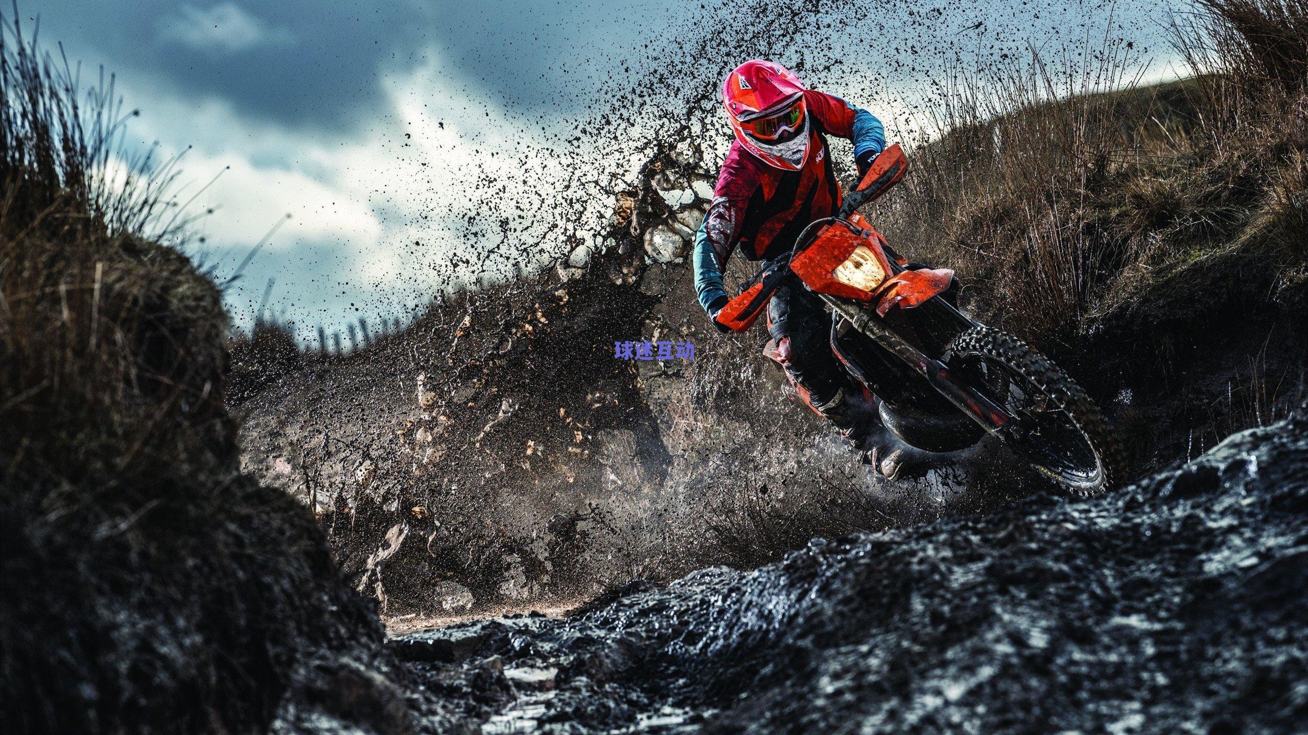 逆袭之路闪耀绿茵，从糙哥到双响英雄，拜合拉木强势叩开国字号大门